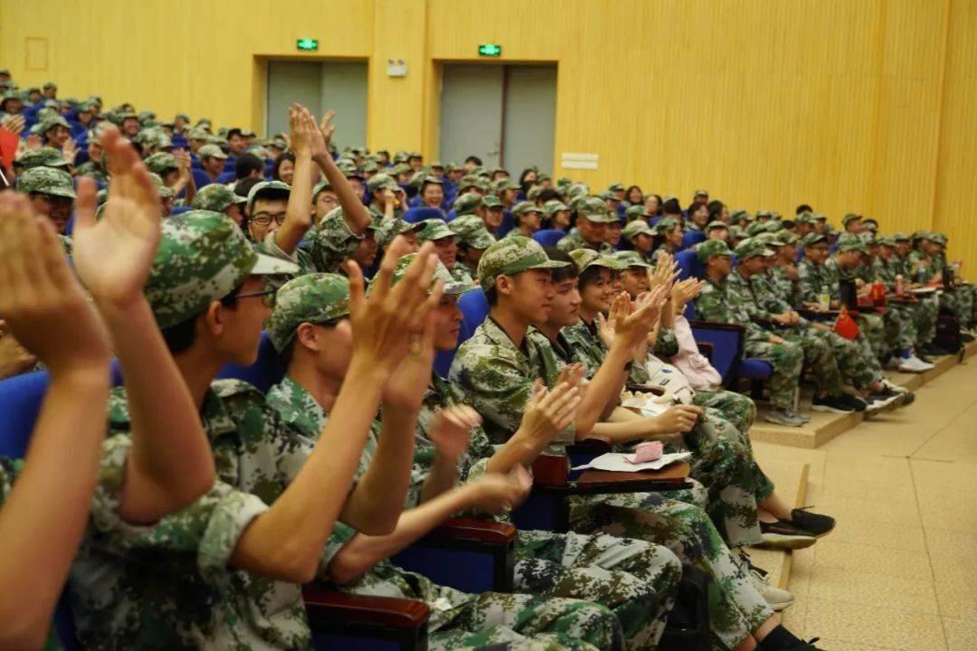小区与物业管理处党支部开展民主评议